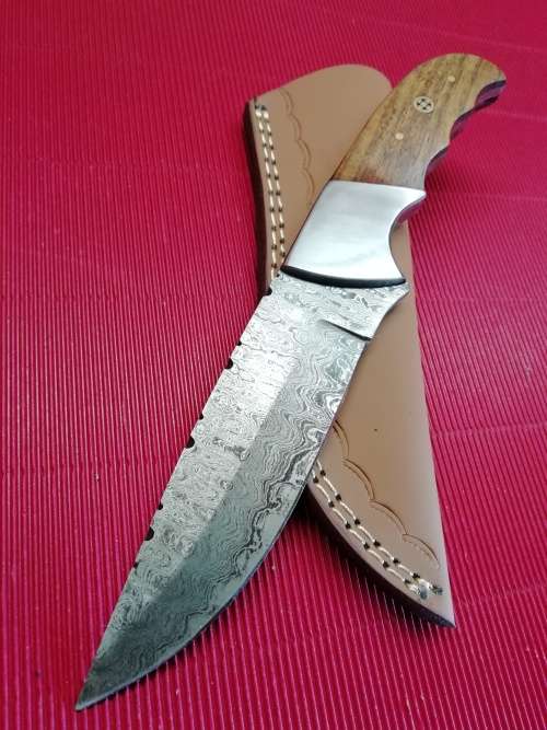 HANDMADE DAMASCUS STEEL HUNTING KNIFE !!!