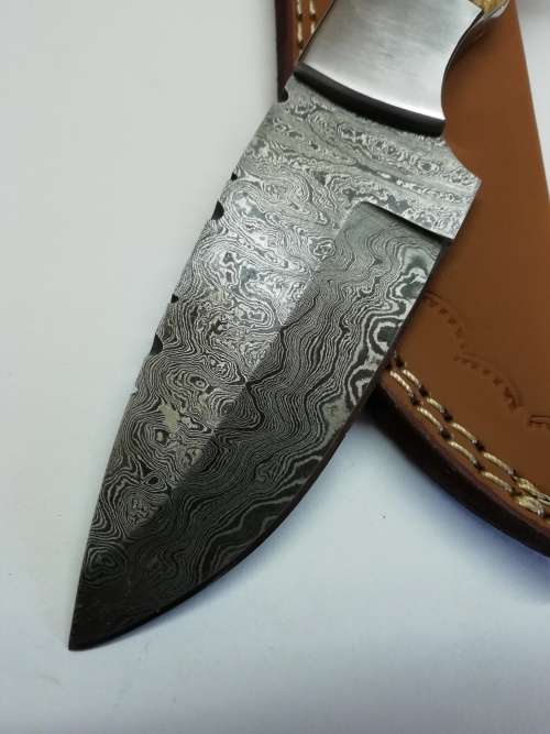 HANDMADE DAMASCUS STEEL HUNTING KNIFE !!!