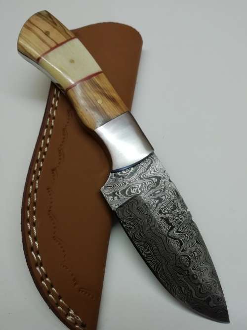 HANDMADE DAMASCUS STEEL HUNTING KNIFE !!!