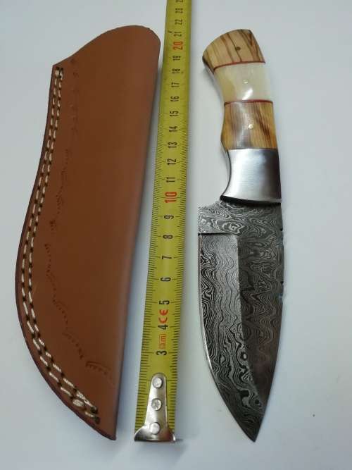 HANDMADE DAMASCUS STEEL HUNTING KNIFE !!!