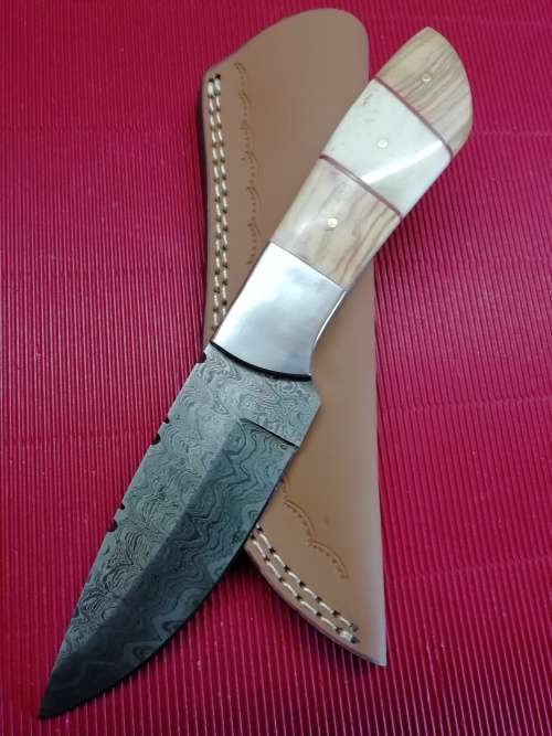 HANDMADE DAMASCUS STEEL HUNTING KNIFE !!!