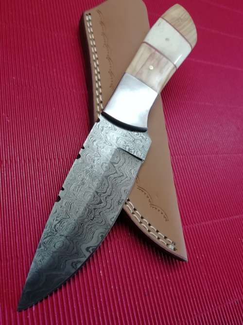 HANDMADE DAMASCUS STEEL HUNTING KNIFE !!!