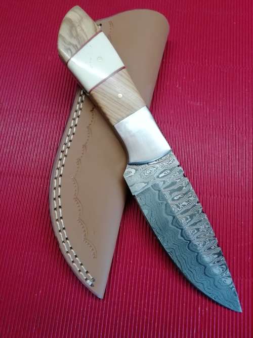 HANDMADE DAMASCUS STEEL HUNTING KNIFE !!!