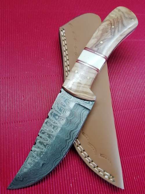 HANDMADE DAMASCUS STEEL HUNTING KNIFE !!!