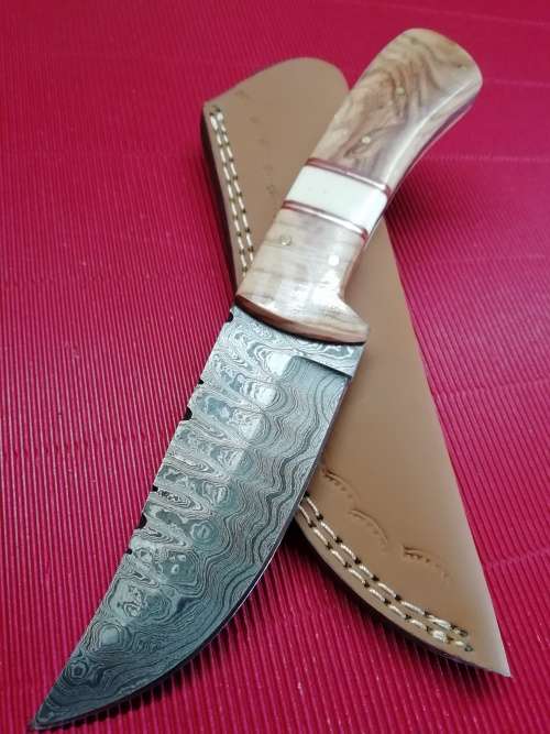 HANDMADE DAMASCUS STEEL HUNTING KNIFE !!!