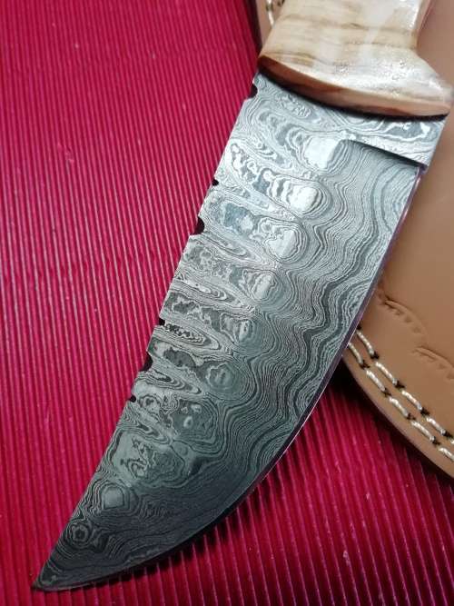 HANDMADE DAMASCUS STEEL HUNTING KNIFE !!!