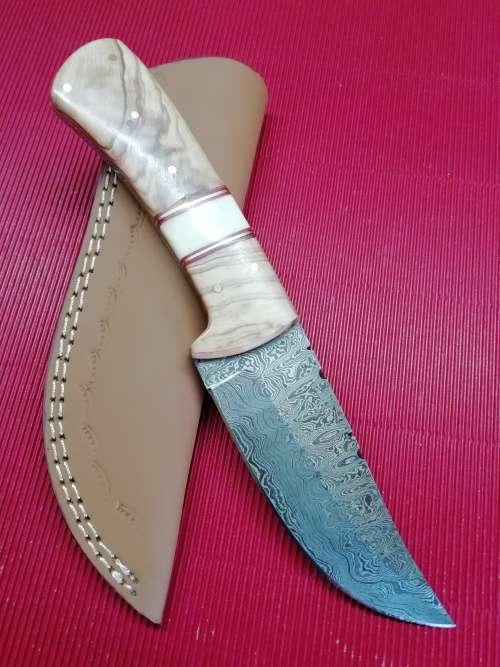HANDMADE DAMASCUS STEEL HUNTING KNIFE !!!