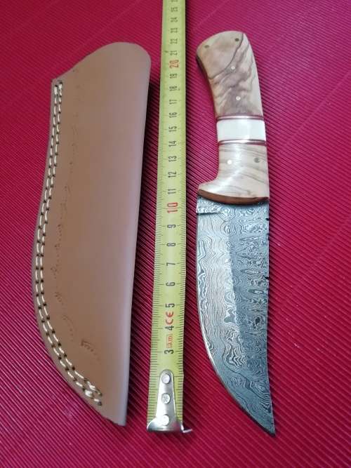 HANDMADE DAMASCUS STEEL HUNTING KNIFE !!!