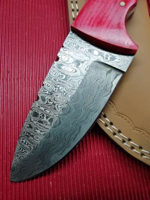 HANDMADE DAMASCUS STEEL HUNTING KNIFE !!!