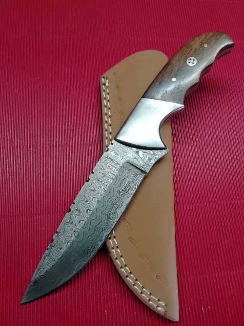 HANDMADE DAMASCUS STEEL HUNTING KNIFE !!!