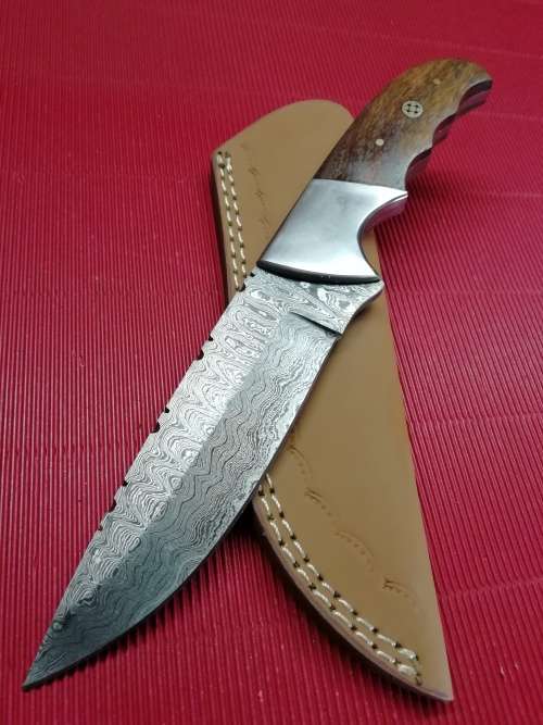HANDMADE DAMASCUS STEEL HUNTING KNIFE !!!