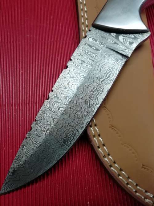 HANDMADE DAMASCUS STEEL HUNTING KNIFE !!!