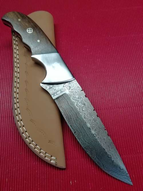 HANDMADE DAMASCUS STEEL HUNTING KNIFE !!!