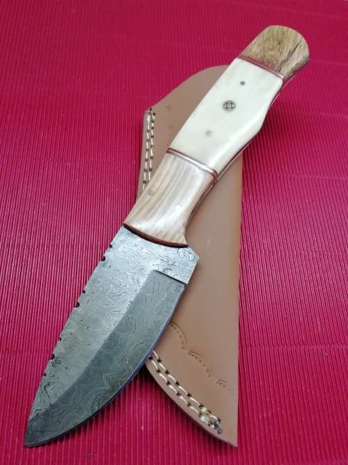 HANDMADE DAMASCUS STEEL HUNTING KNIFE !!!