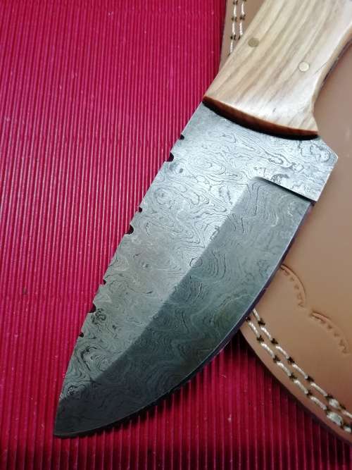 HANDMADE DAMASCUS STEEL HUNTING KNIFE !!!