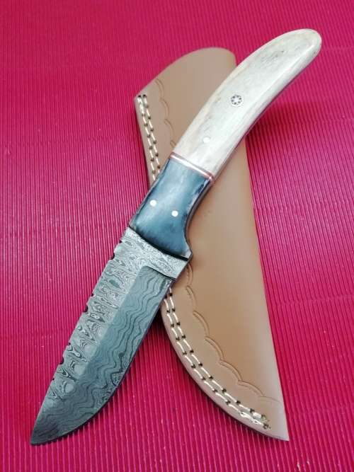 HANDMADE DAMASCUS STEEL HUNTING KNIFE !!!