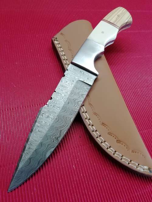 HANDMADE DAMASCUS STEEL HUNTING KNIFE !!!