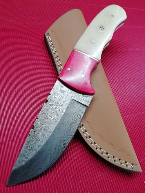 HANDMADE DAMASCUS STEEL HUNTING KNIFE !!!