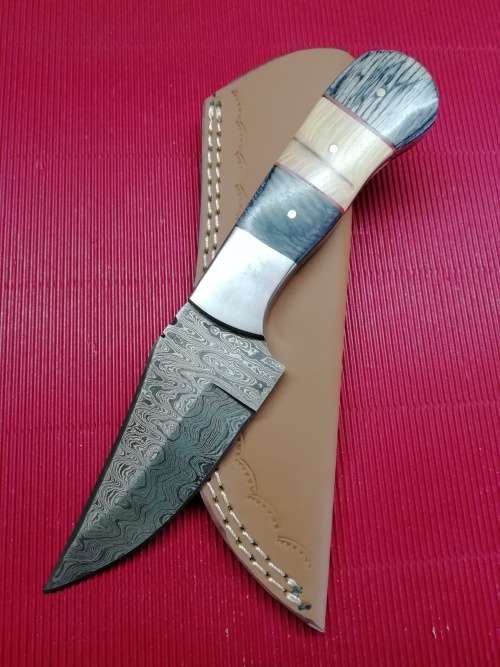 HANDMADE DAMASCUS STEEL HUNTING KNIFE !!!