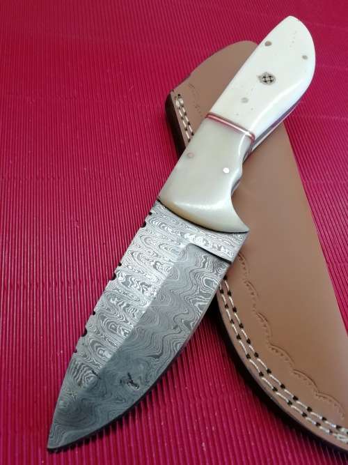 HANDMADE DAMASCUS STEEL HUNTING KNIFE !!!