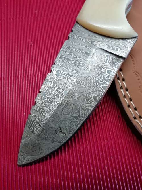 HANDMADE DAMASCUS STEEL HUNTING KNIFE !!!