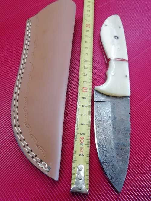 HANDMADE DAMASCUS STEEL HUNTING KNIFE !!!