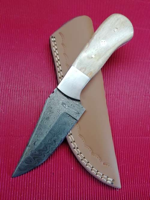 HANDMADE DAMASCUS STEEL HUNTING KNIFE !!!