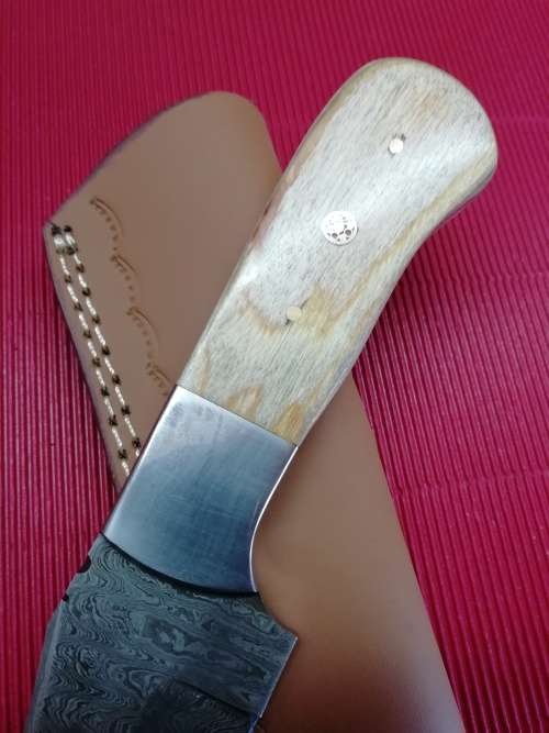 HANDMADE DAMASCUS STEEL HUNTING KNIFE !!!