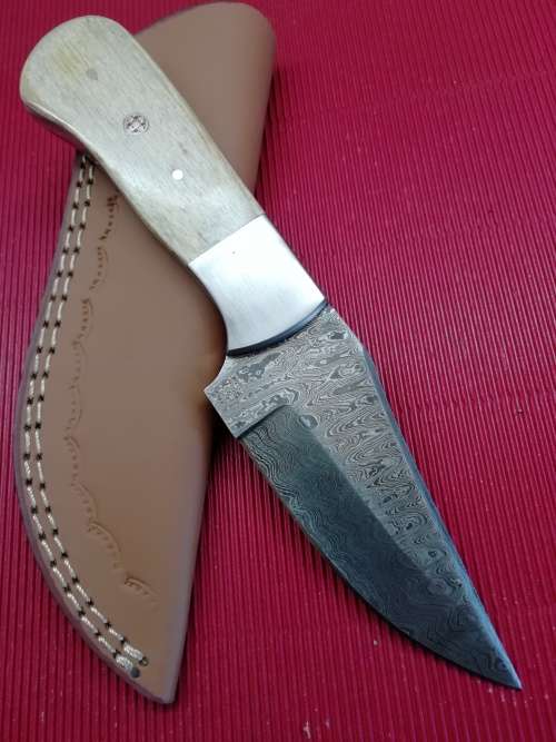 HANDMADE DAMASCUS STEEL HUNTING KNIFE !!!
