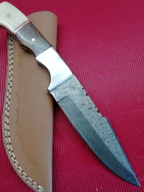 HANDMADE DAMASCUS STEEL HUNTING KNIFE !!!