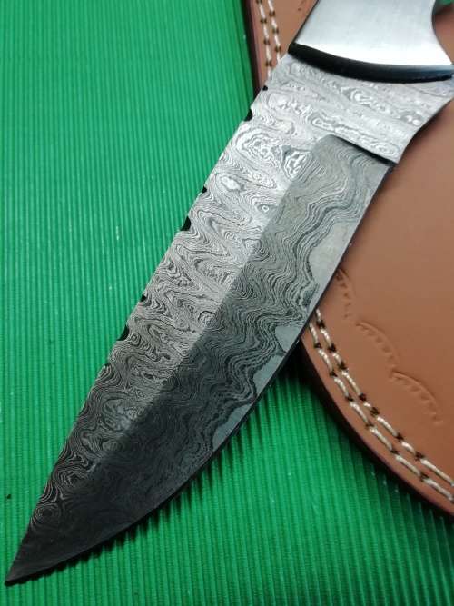 HANDMADE DAMASCUS STEEL HUNTING KNIFE !!!
