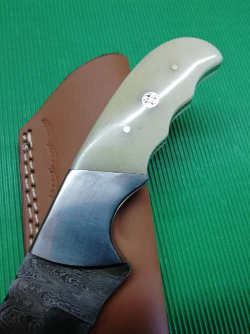 HANDMADE DAMASCUS STEEL HUNTING KNIFE !!!