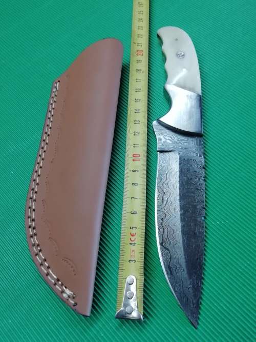 HANDMADE DAMASCUS STEEL HUNTING KNIFE !!!