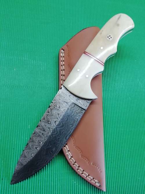 HANDMADE DAMASCUS STEEL HUNTING KNIFE !!!