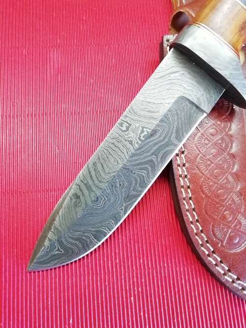 HANDMADE DAMASCUS STEEL HUNTING KNIFE !!!