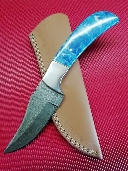 HANDMADE DAMASCUS STEEL HUNTING KNIFE !!!