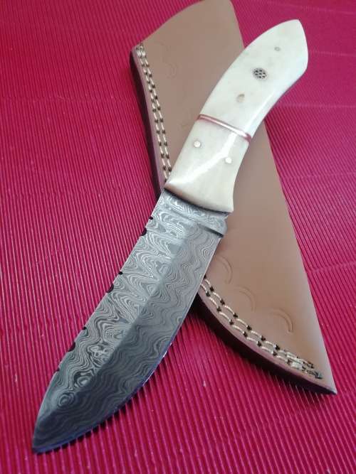 HANDMADE DAMASCUS STEEL HUNTING KNIFE !!!