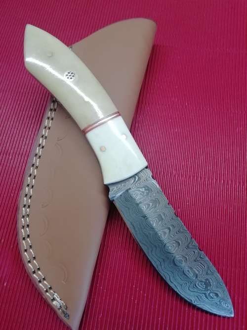 HANDMADE DAMASCUS STEEL HUNTING KNIFE !!!