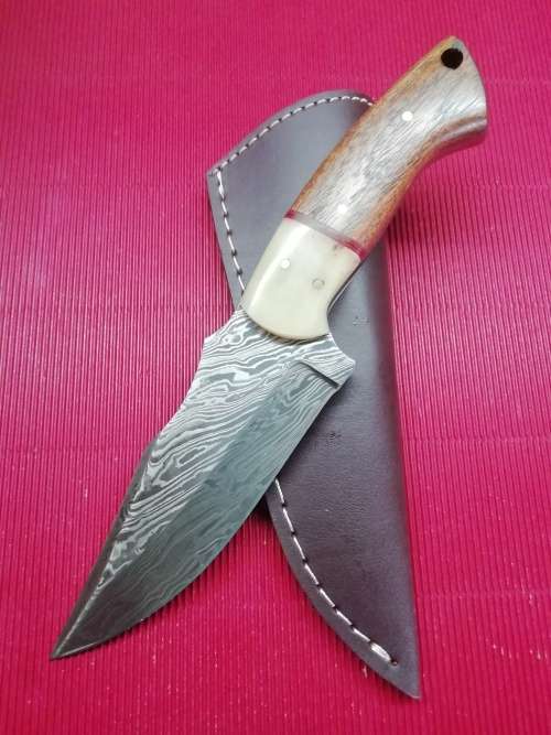 HANDMADE DAMASCUS STEEL HUNTING KNIFE !!!