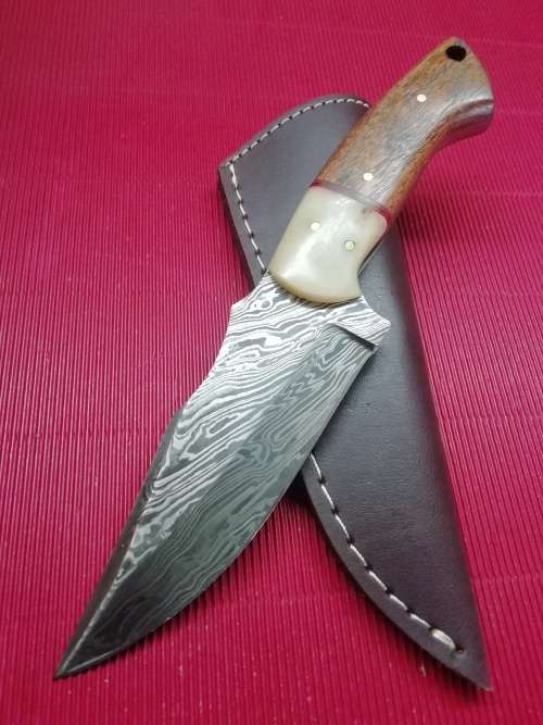 HANDMADE DAMASCUS STEEL HUNTING KNIFE !!!