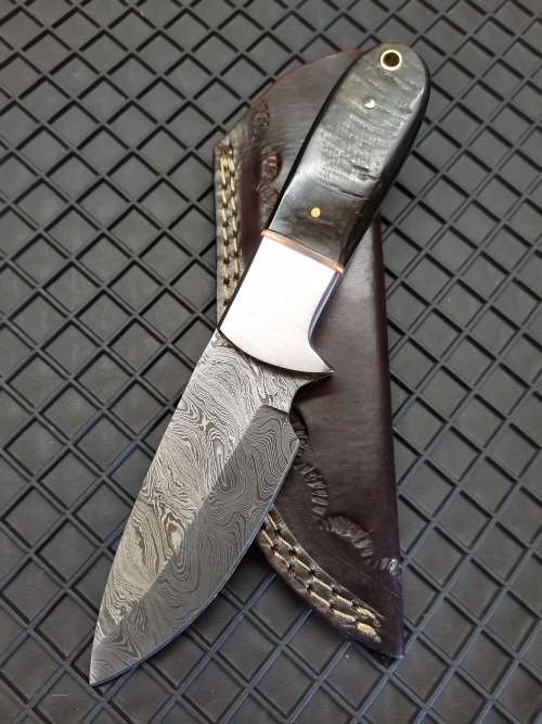 HANDMADE DAMASCUS STEEL HUNTING KNIFE !!!