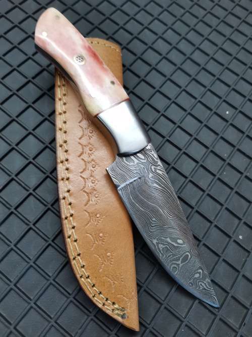 NEW STOCK - HANDMADE DAMASCUS STEEL HUNTING KNIFE !!!