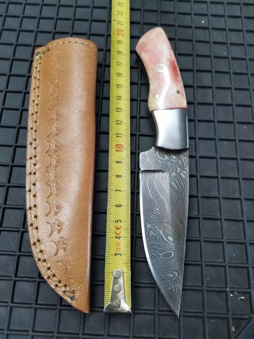 NEW STOCK - HANDMADE DAMASCUS STEEL HUNTING KNIFE !!!