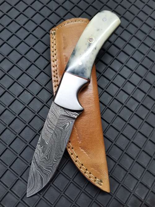 HANDMADE DAMASCUS STEEL HUNTING KNIFE - NEW STOCK !!!