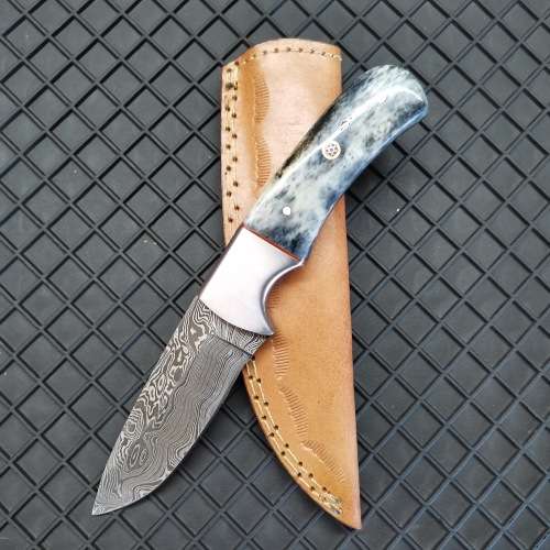 HANDMADE DAMASCUS STEEL HUNTING KNIFE !!!