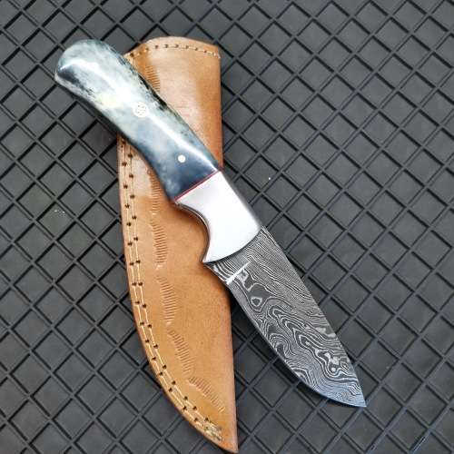 HANDMADE DAMASCUS STEEL HUNTING KNIFE !!!