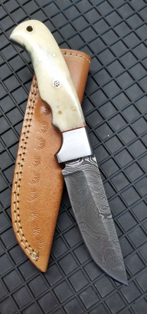 HANDMADE DAMASCUS STEEL HUNTING KNIFE !!!