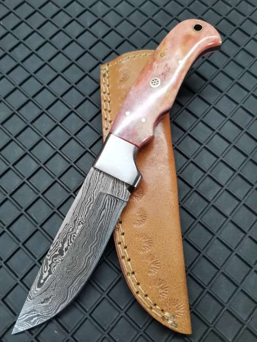 HANDMADE DAMASCUS STEEL HUNTING KNIFE !!!