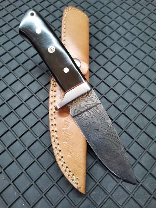 HANDMADE DAMASCUS STEEL HUNTING KNIFE !!!