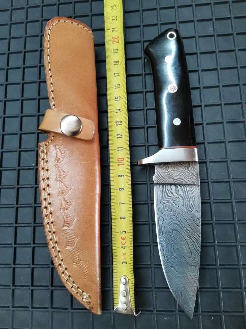 HANDMADE DAMASCUS STEEL HUNTING KNIFE !!!